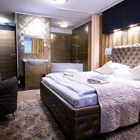 Palermo Panzio Hotel Nyiregyhaza Bagian luar foto
