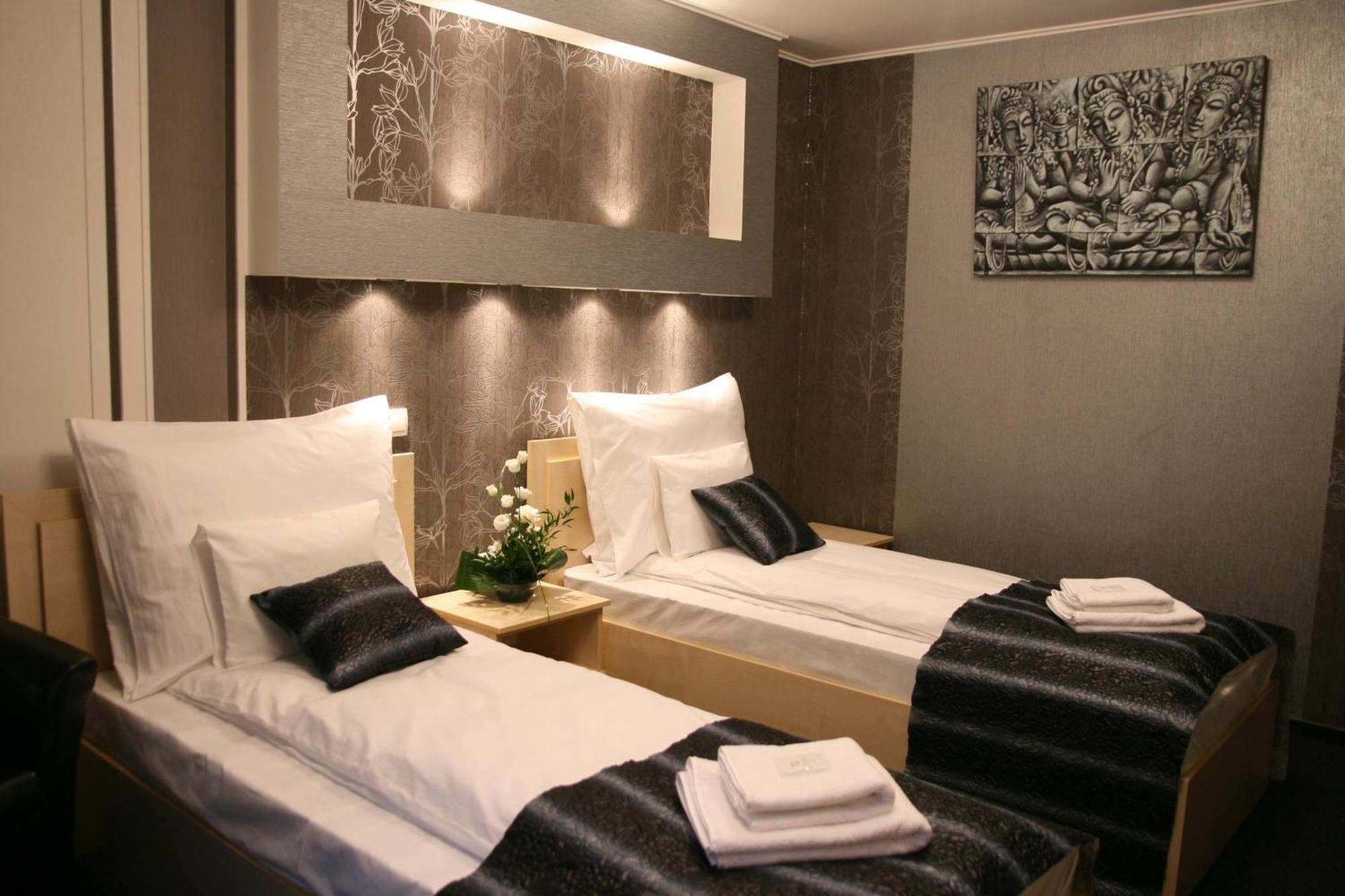 Palermo Panzio Hotel Nyiregyhaza Bagian luar foto