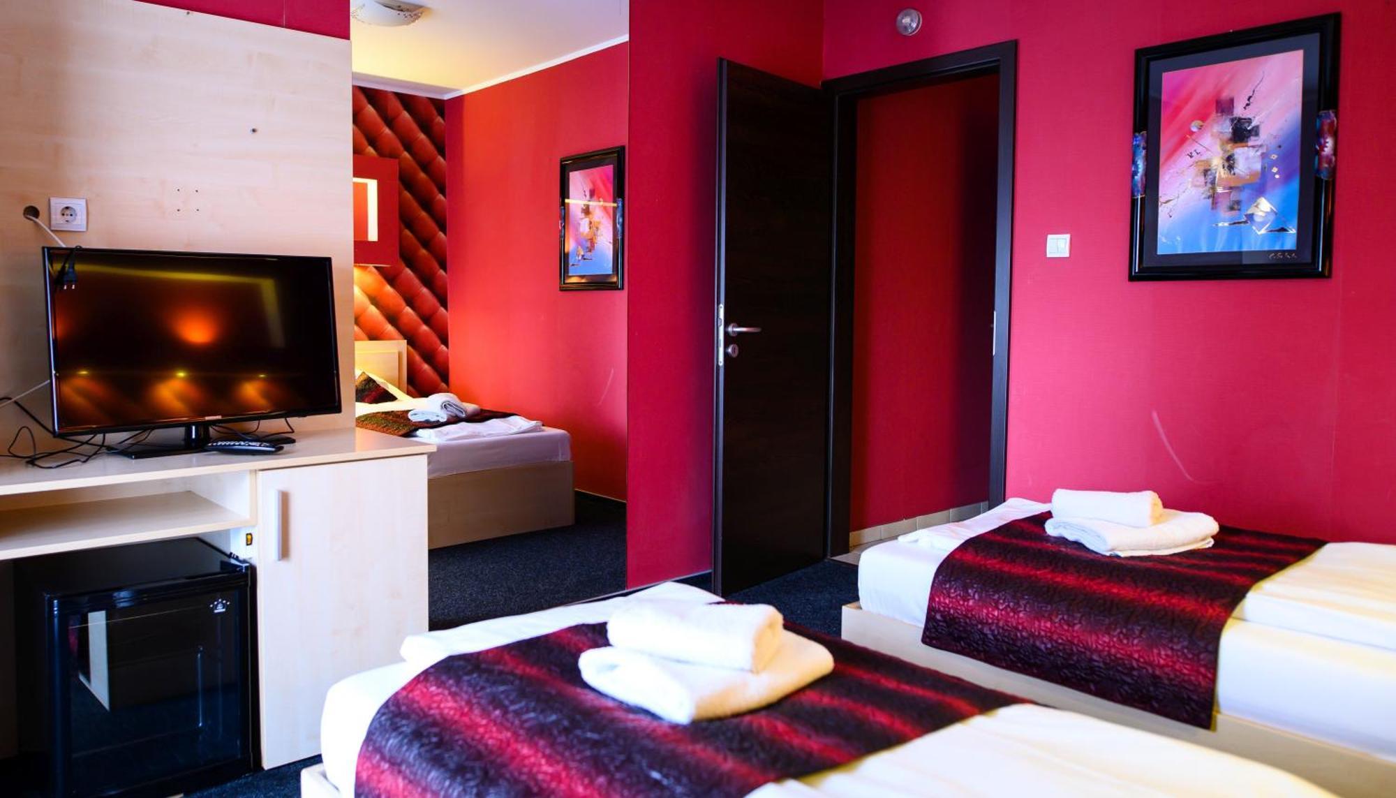 Palermo Panzio Hotel Nyiregyhaza Bagian luar foto