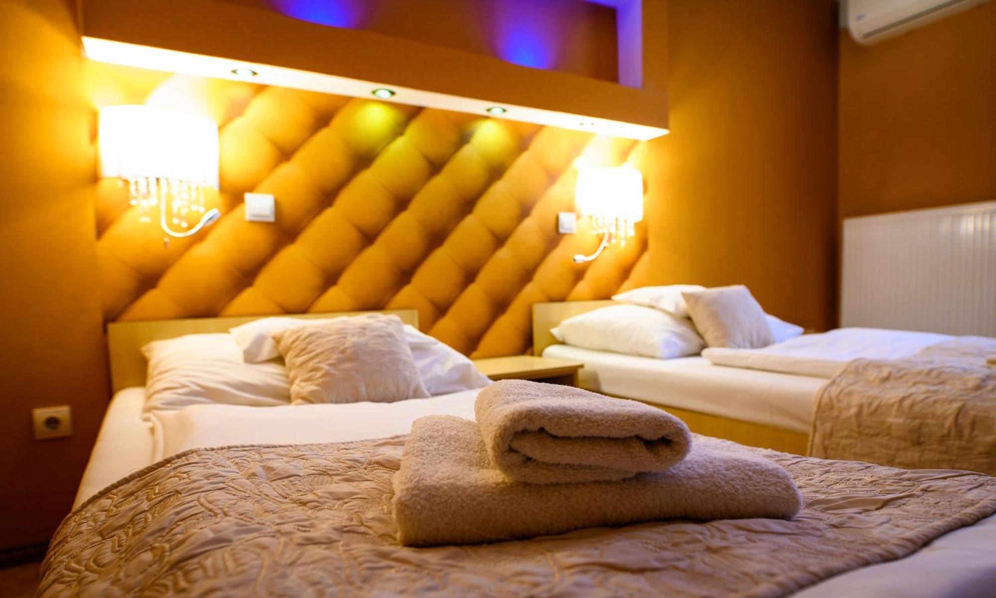 Palermo Panzio Hotel Nyiregyhaza Bagian luar foto