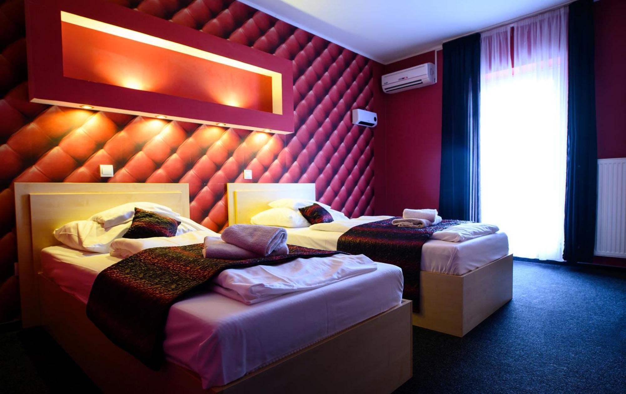 Palermo Panzio Hotel Nyiregyhaza Bagian luar foto