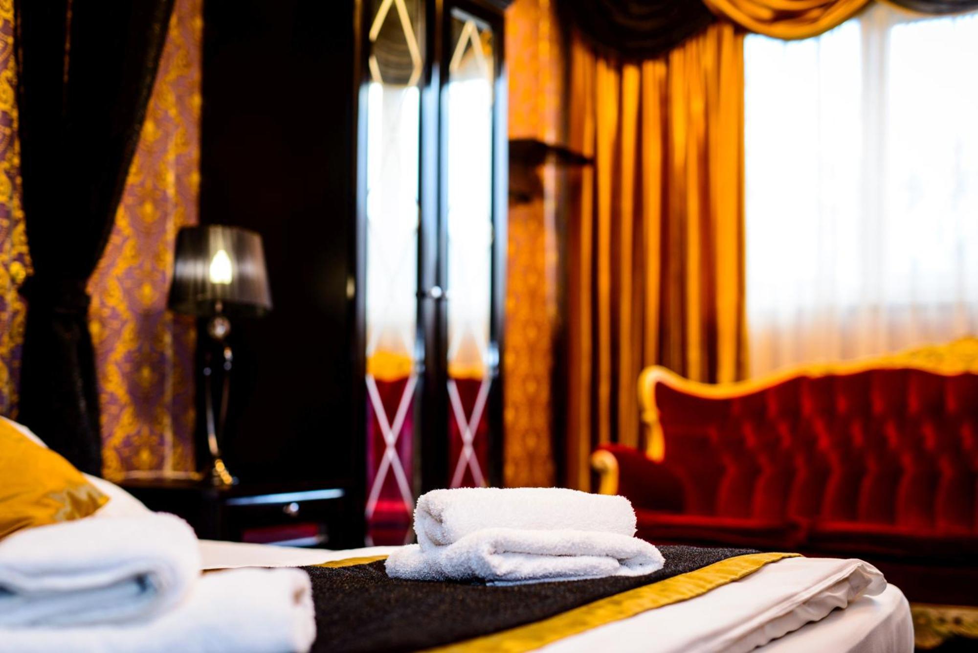Palermo Panzio Hotel Nyiregyhaza Bagian luar foto