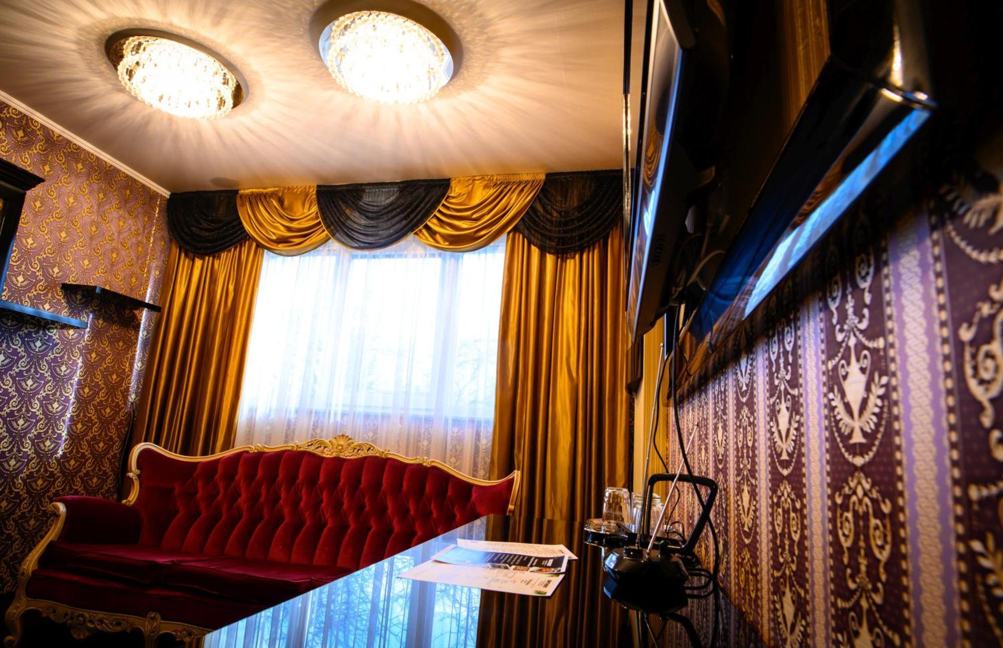 Palermo Panzio Hotel Nyiregyhaza Bagian luar foto