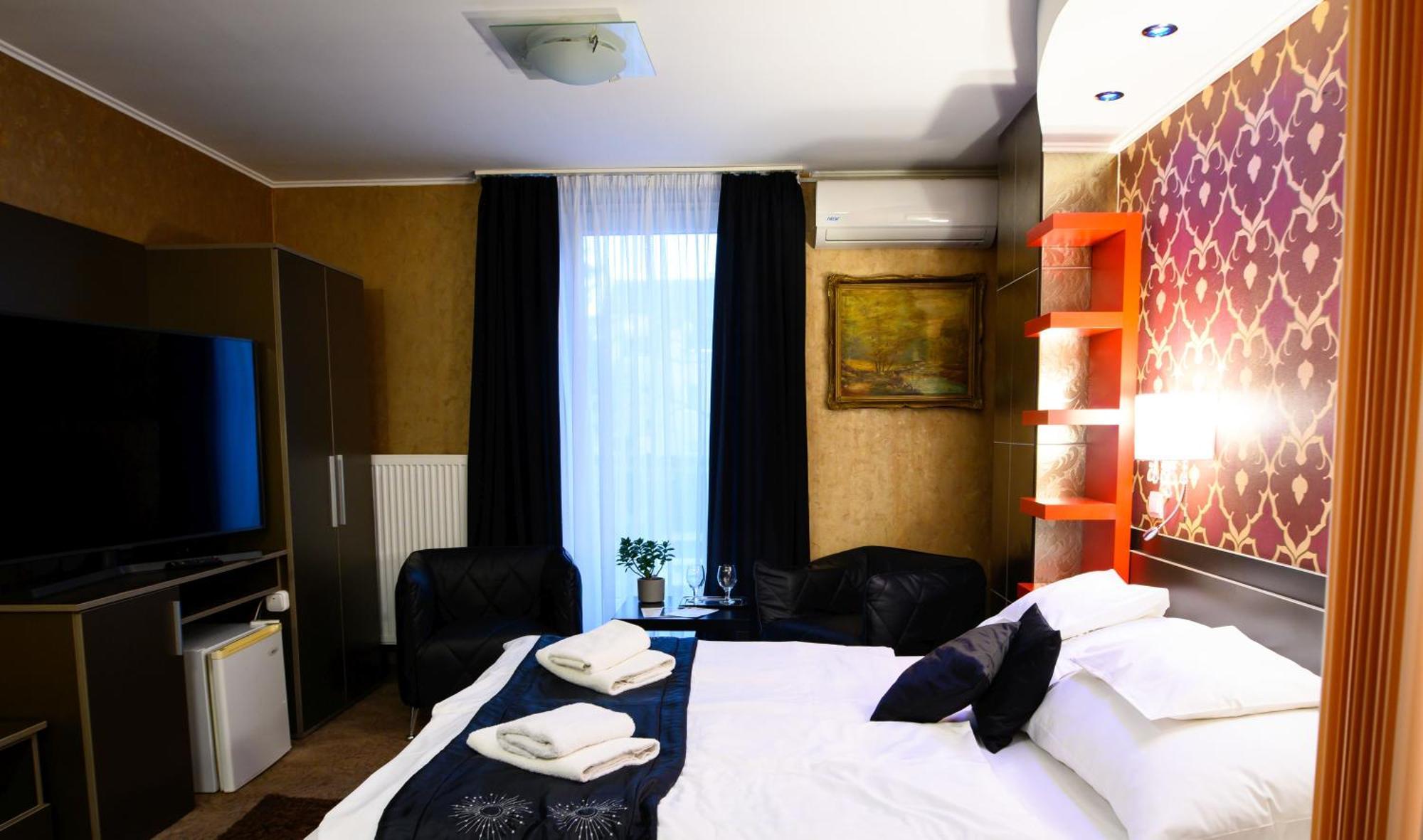 Palermo Panzio Hotel Nyiregyhaza Bagian luar foto