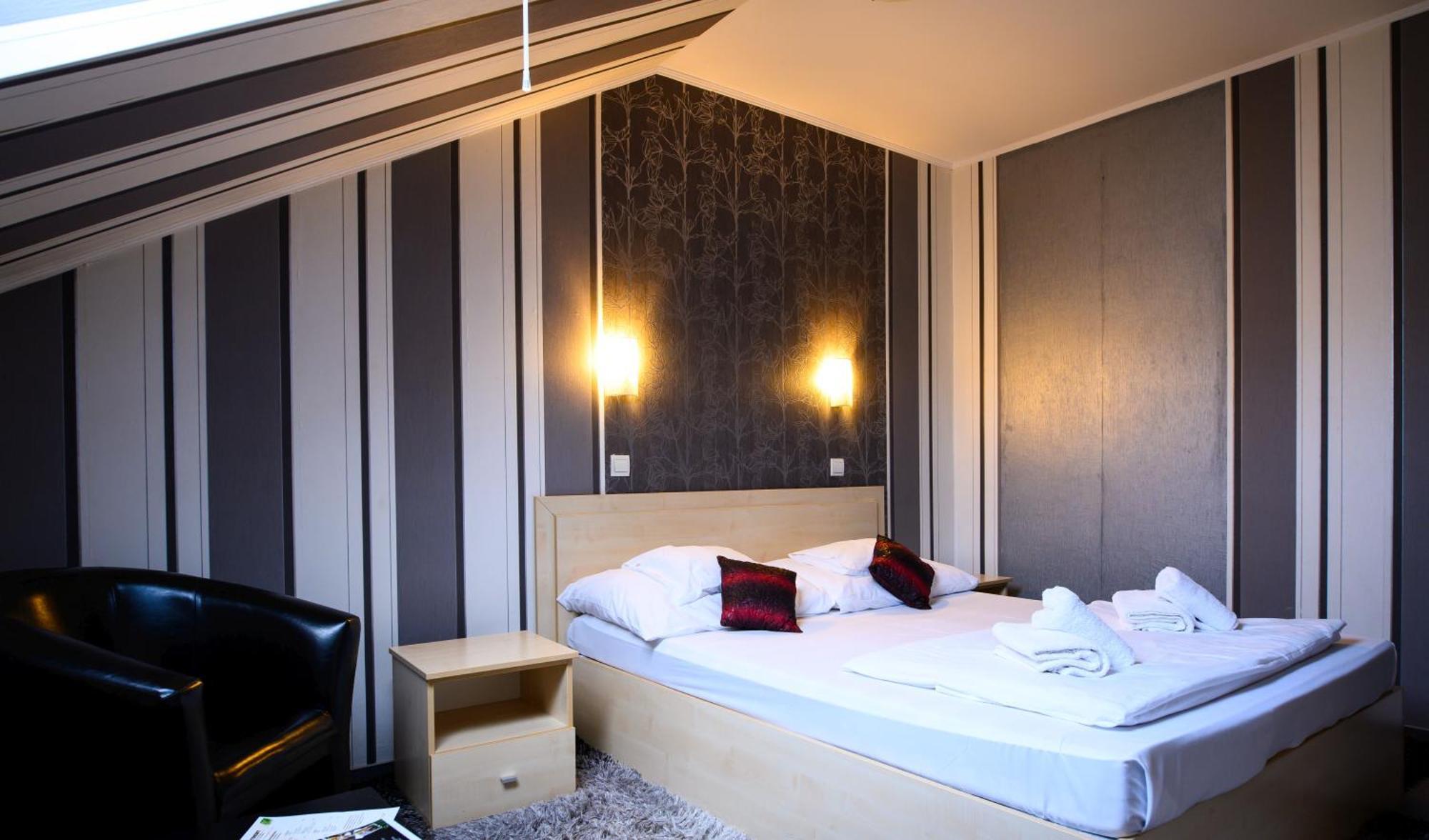 Palermo Panzio Hotel Nyiregyhaza Bagian luar foto