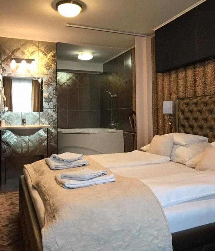 Palermo Panzio Hotel Nyiregyhaza Bagian luar foto