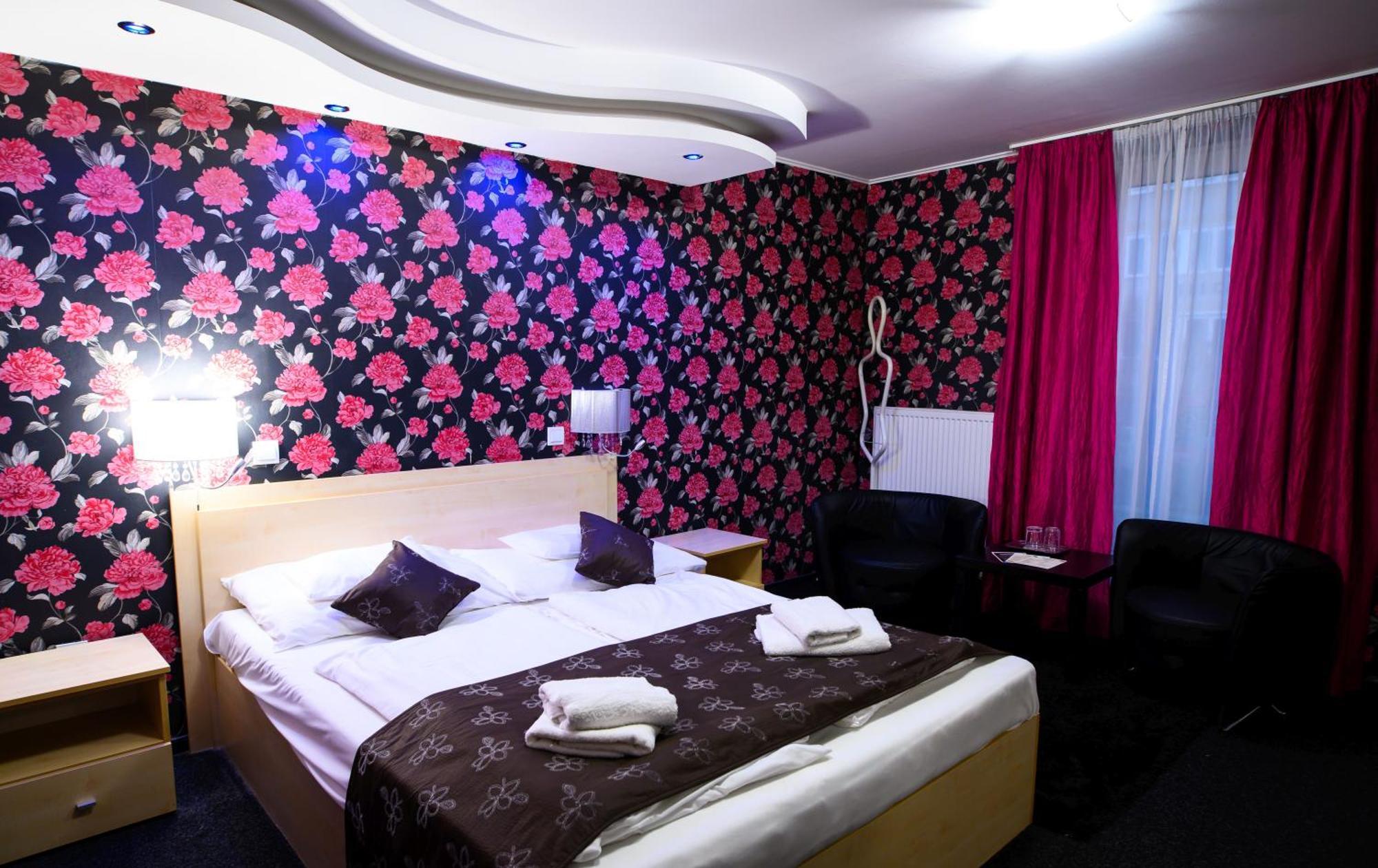 Palermo Panzio Hotel Nyiregyhaza Bagian luar foto