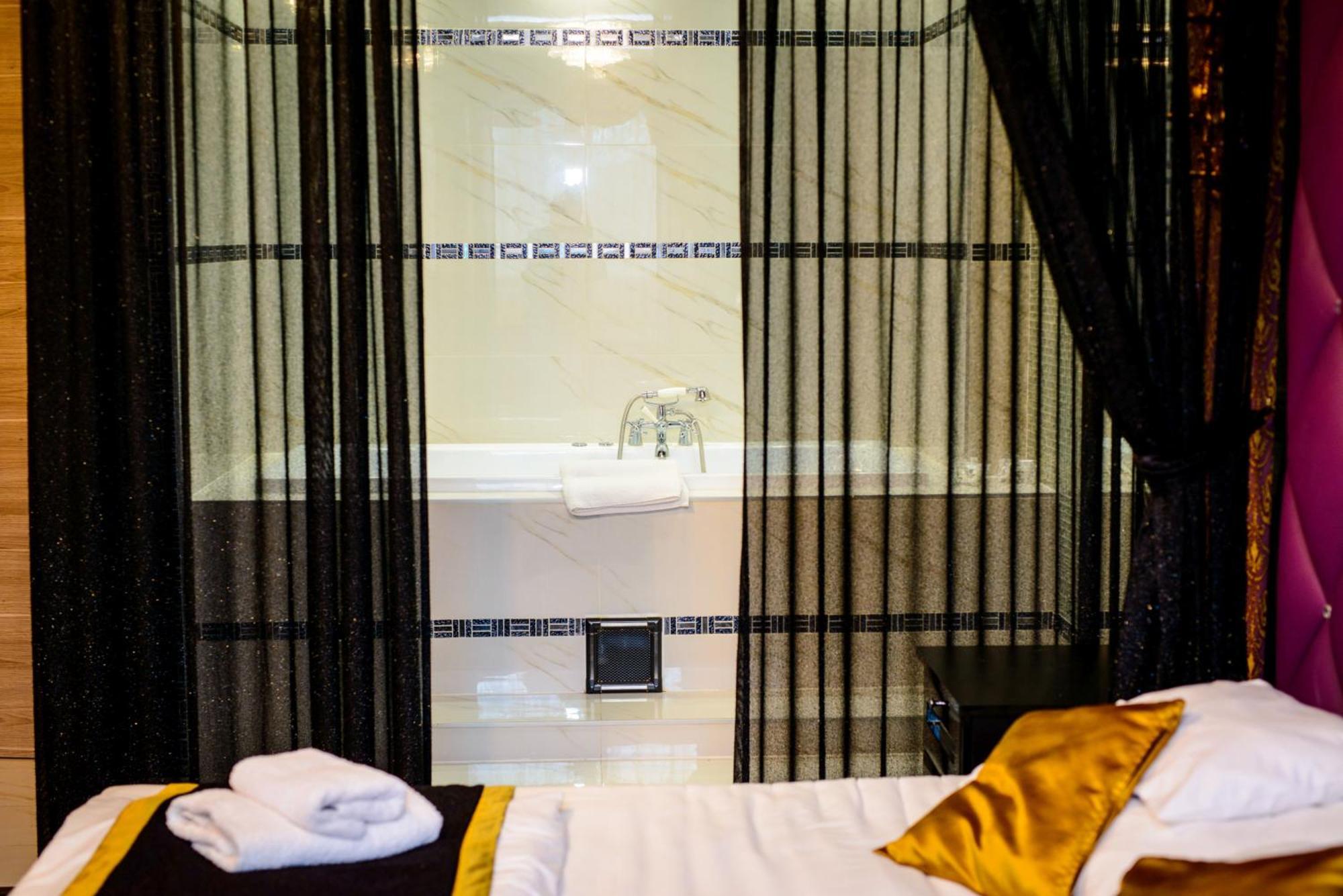 Palermo Panzio Hotel Nyiregyhaza Bagian luar foto