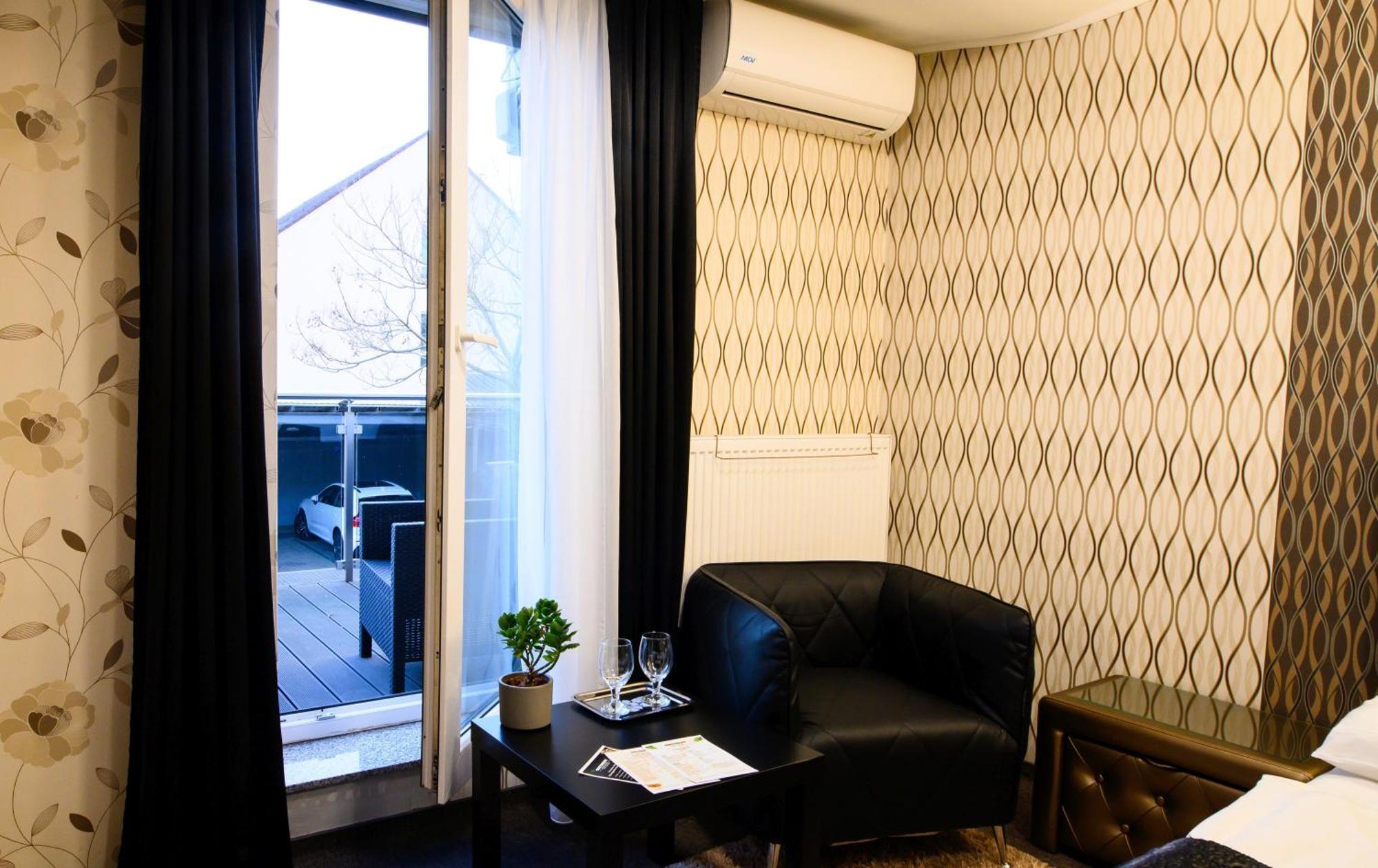 Palermo Panzio Hotel Nyiregyhaza Bagian luar foto